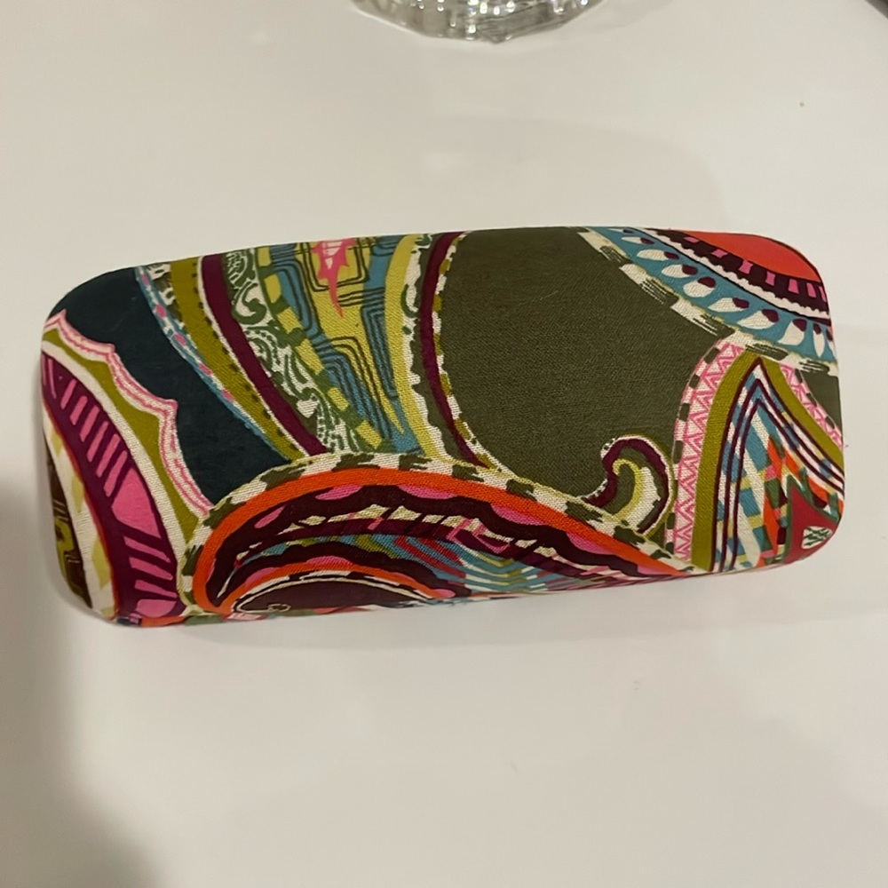 vera bradley glasses case. perfect condition, so cute!
